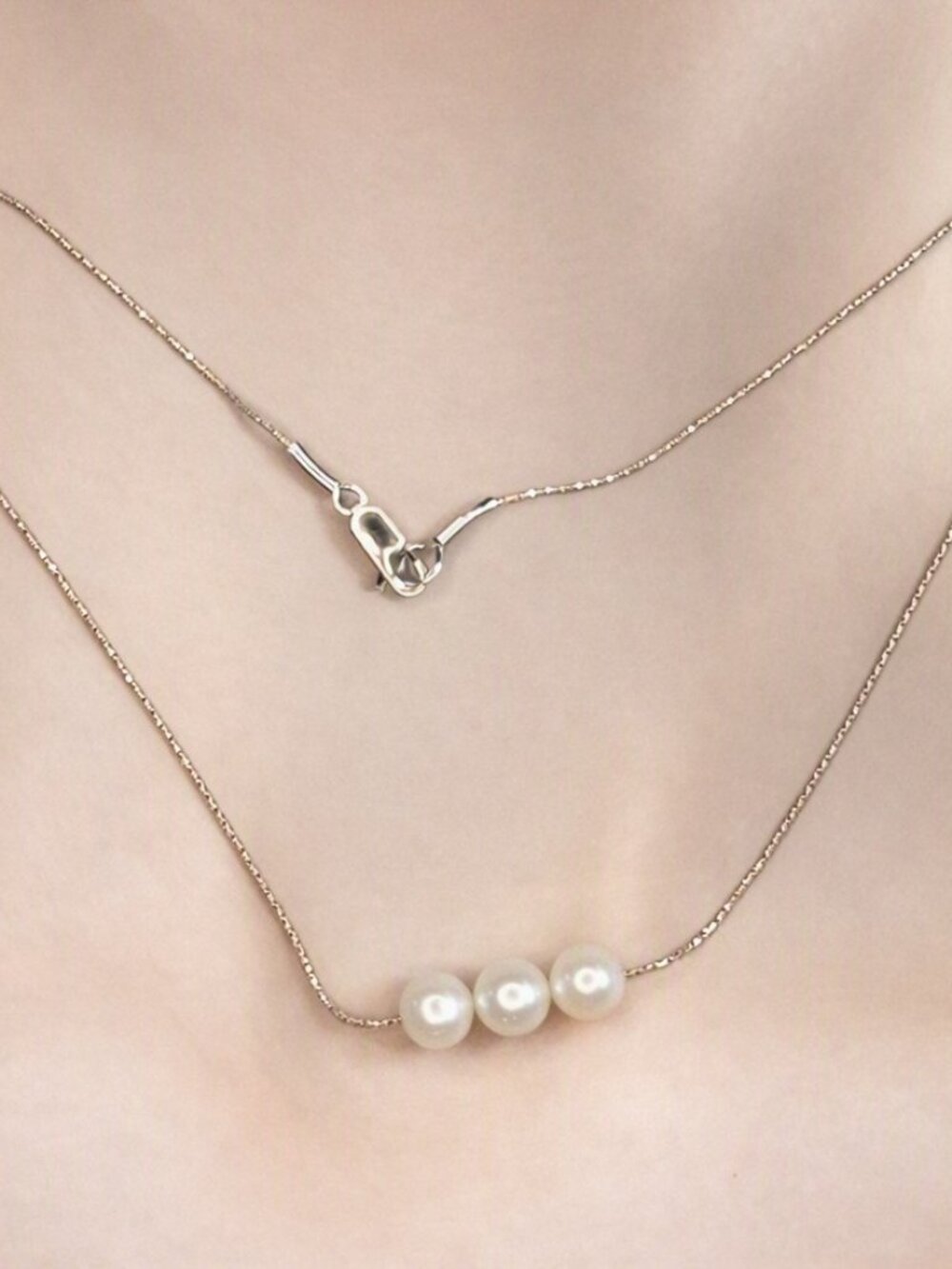 White Cultured Pearls Bar Necklace.